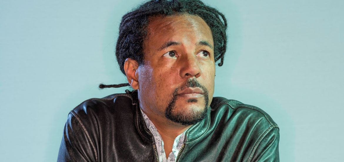 Colson Whitehead: «Nueva York toca fondo a menudo, pero siempre resucita»
