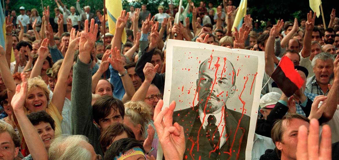 Anne Applebaum en la Ucrania de los 90: extraños en su propio país