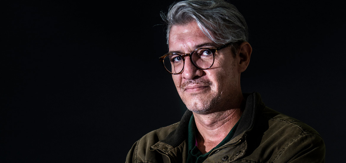 Emiliano Monge por Alejandro Vázquez Ortiz: «Justo antes del final» o cómo leer susurrando