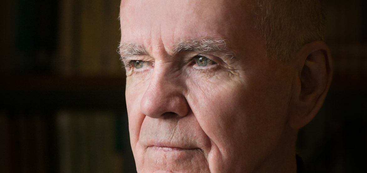 Cormac McCarthy por Emiliano Monge: un padre y un hijo, un hijo y un padre
