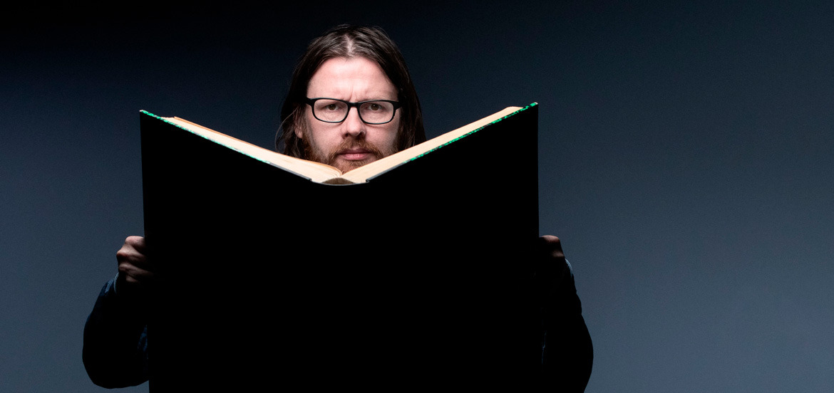 Tom Gauld: «Es mucho más fácil reírte de aquello que amas que de lo que no»